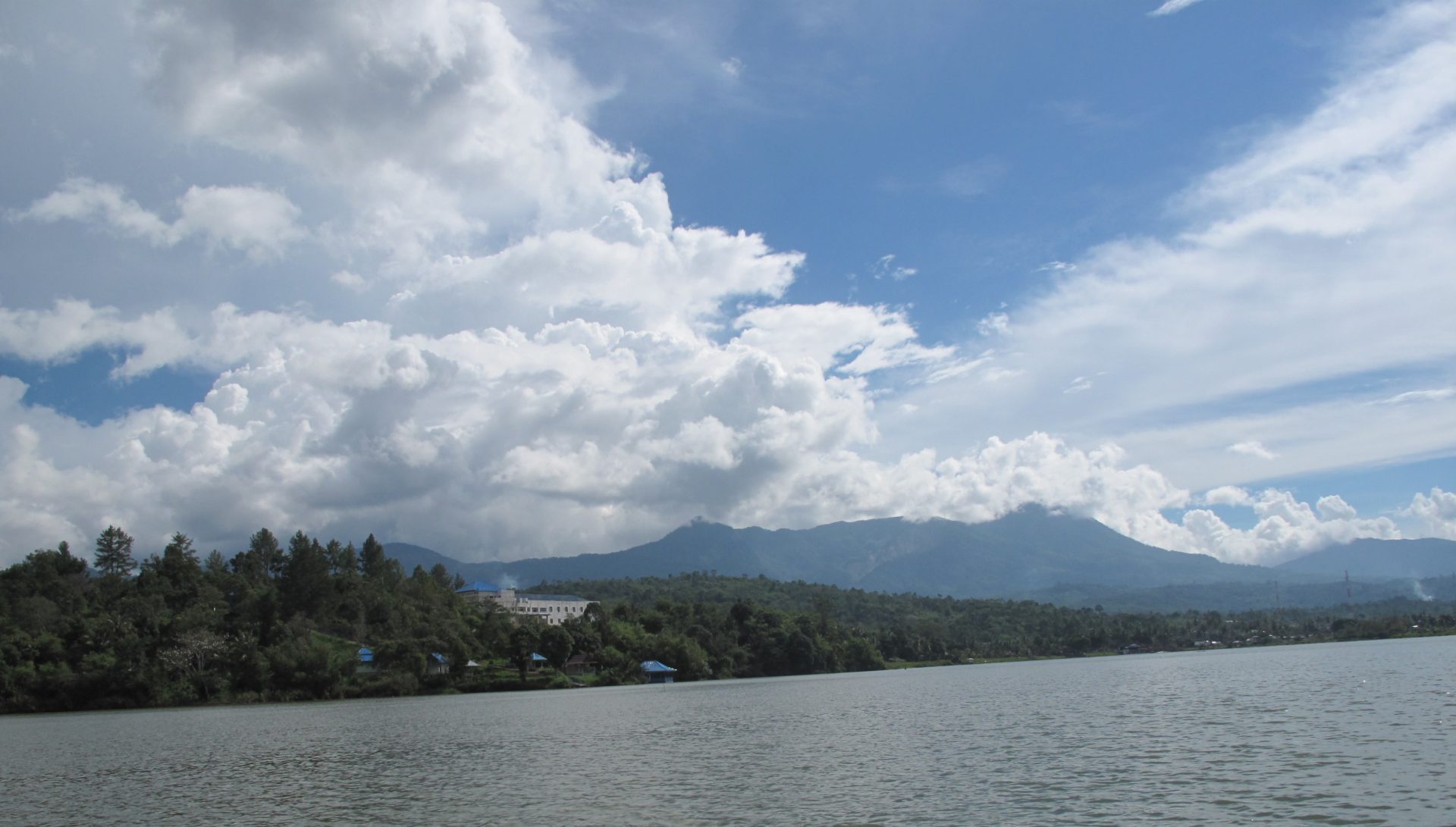 Danau Tes