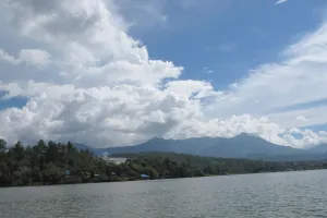 Danau Tes