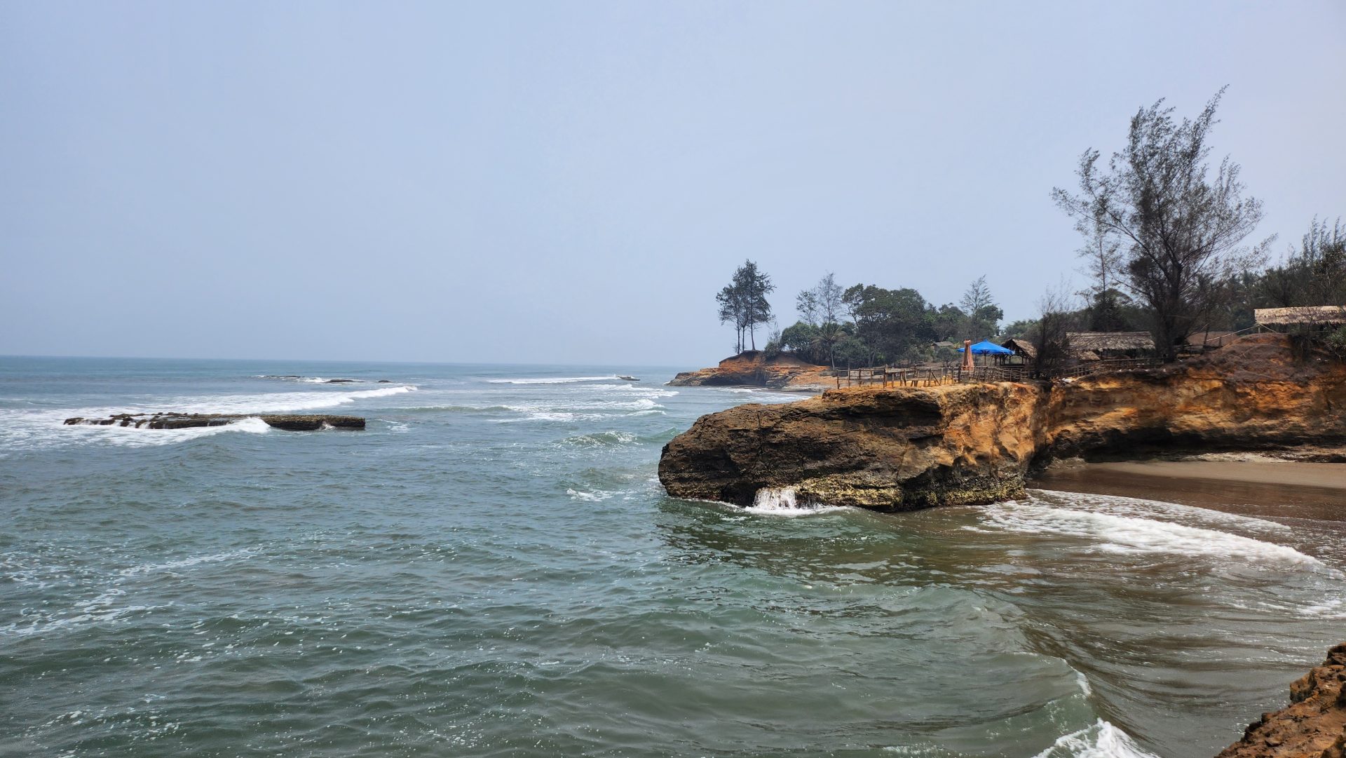 Pantai Sungai Suci