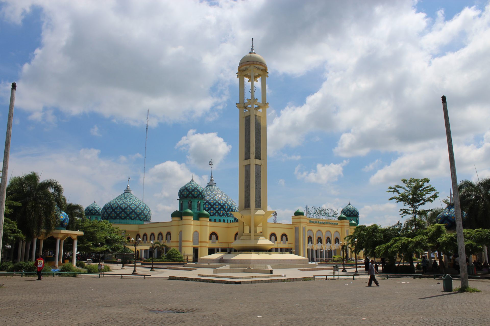 Masjid Agung Al-Karomah