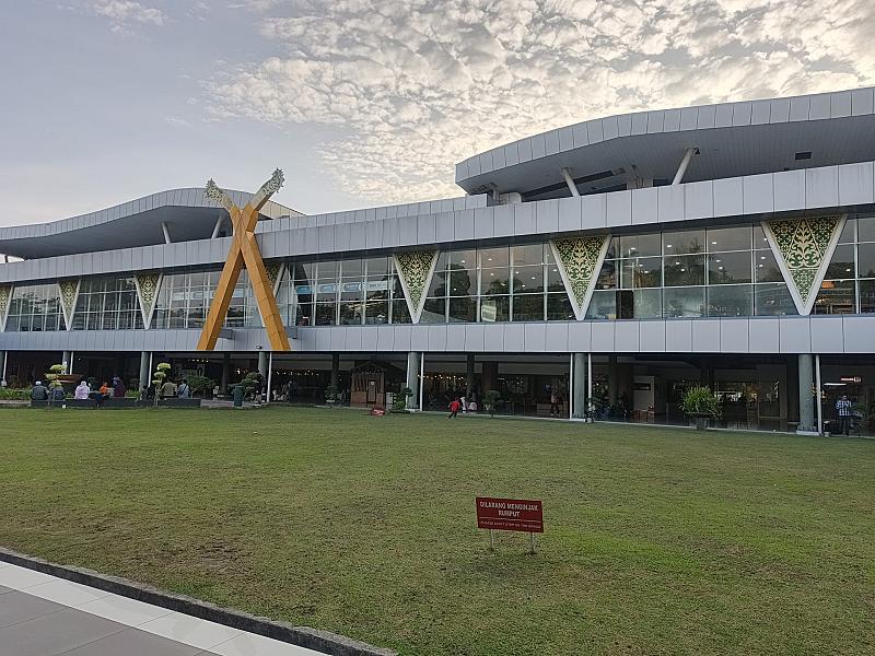Sultan Syarif Kasim II International Airport / Roesmin Nurjadin AFB