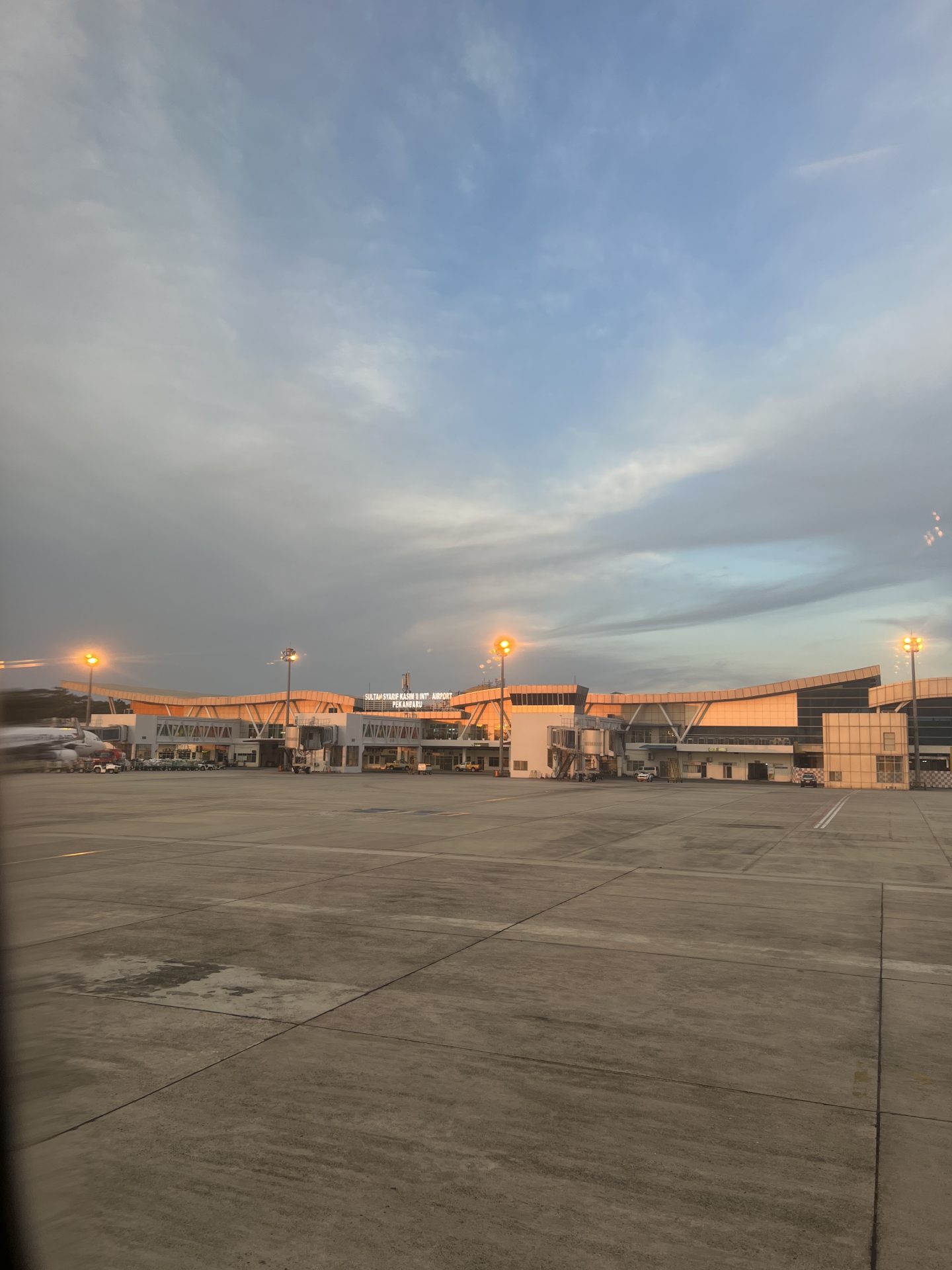 Sultan Syarif Kasim II International Airport / Roesmin Nurjadin AFB — Gallery