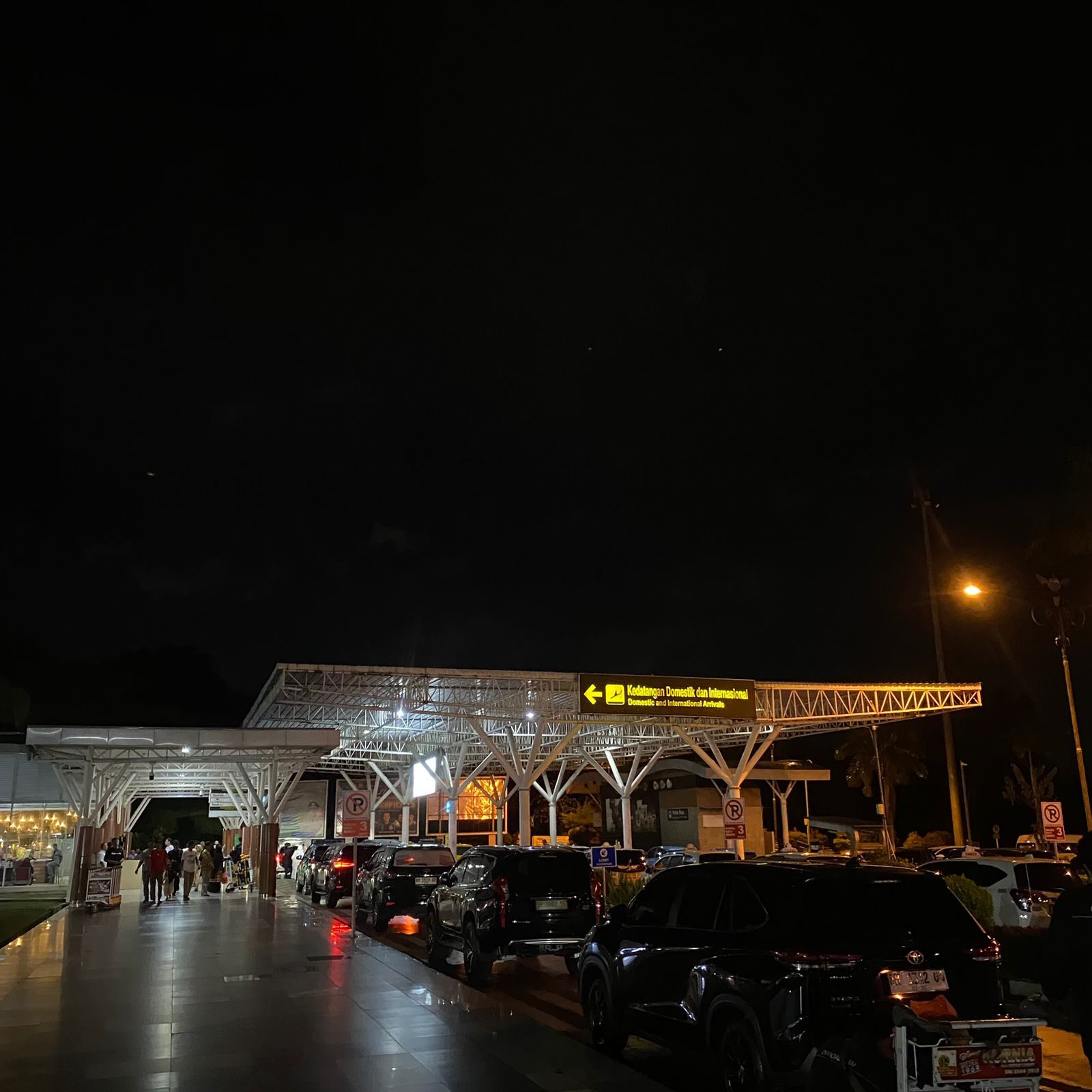 Sultan Syarif Kasim II International Airport / Roesmin Nurjadin AFB — Gallery