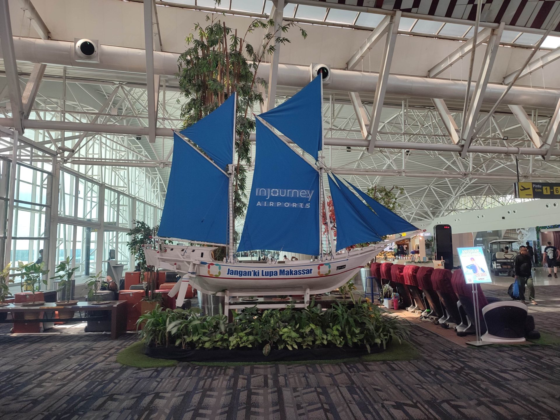 Bandara Sultan Hasanuddin — Galeri