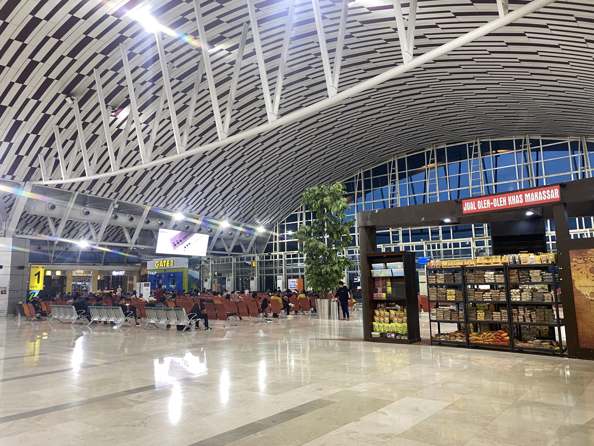 Bandara Sultan Hasanuddin — Galeri