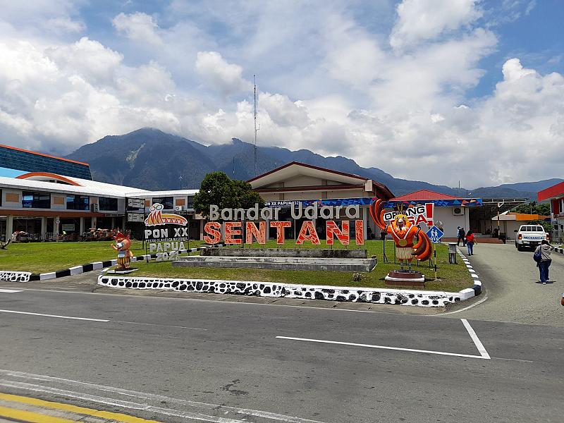 Bandara Dortheys Hiyo Eluay