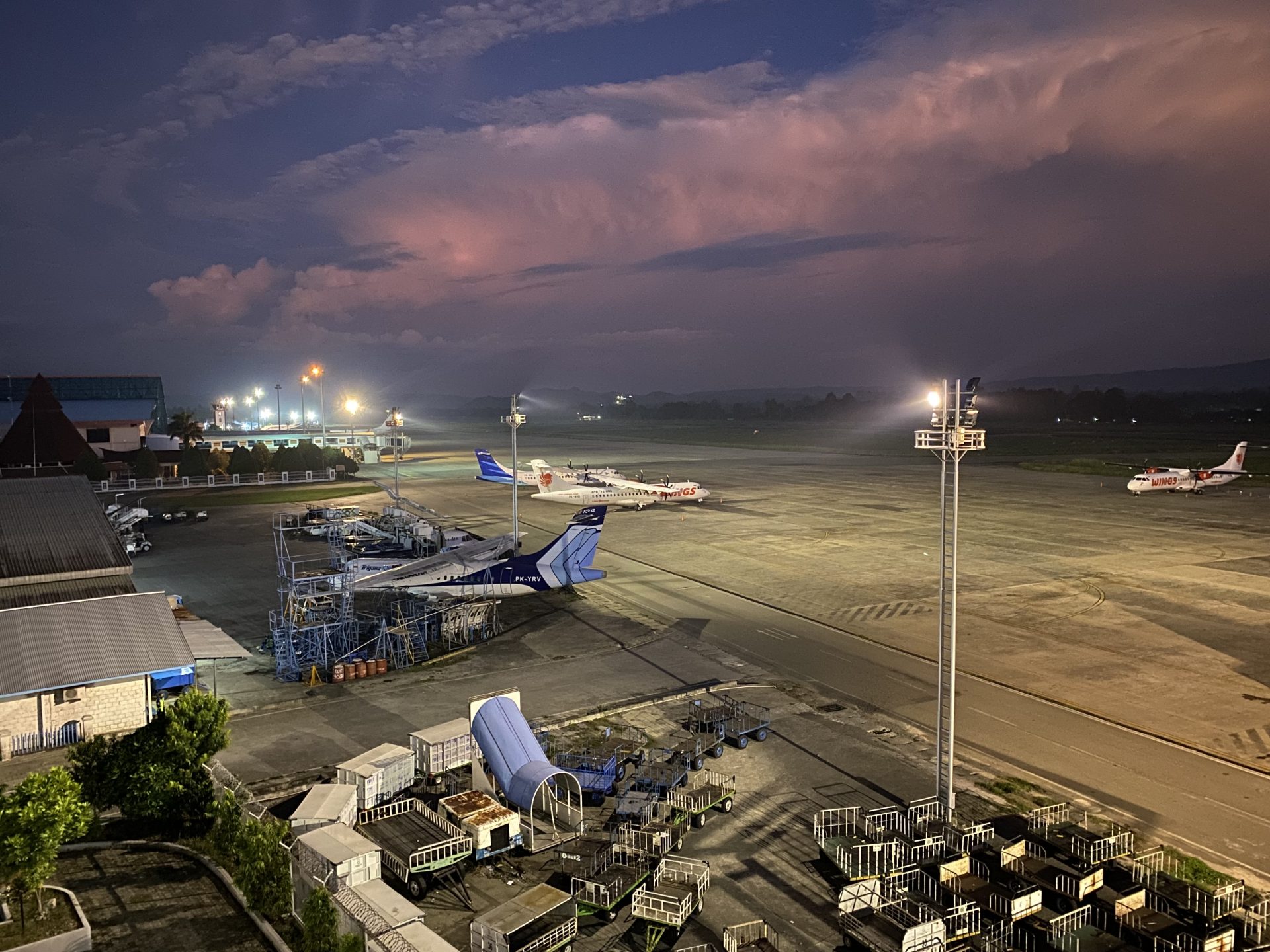 Bandara Dortheys Hiyo Eluay — Galeri