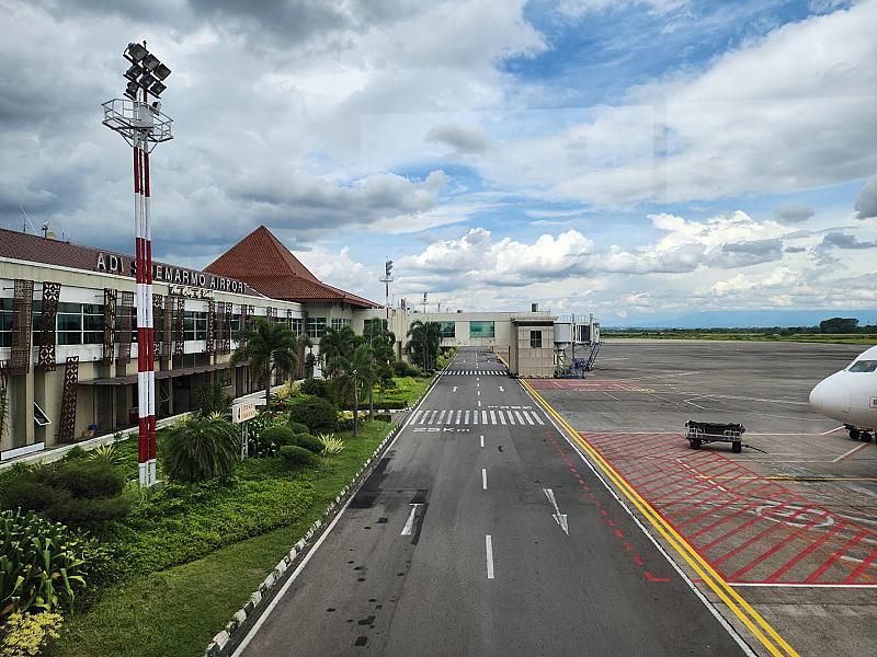Adisoemarmo International Airport