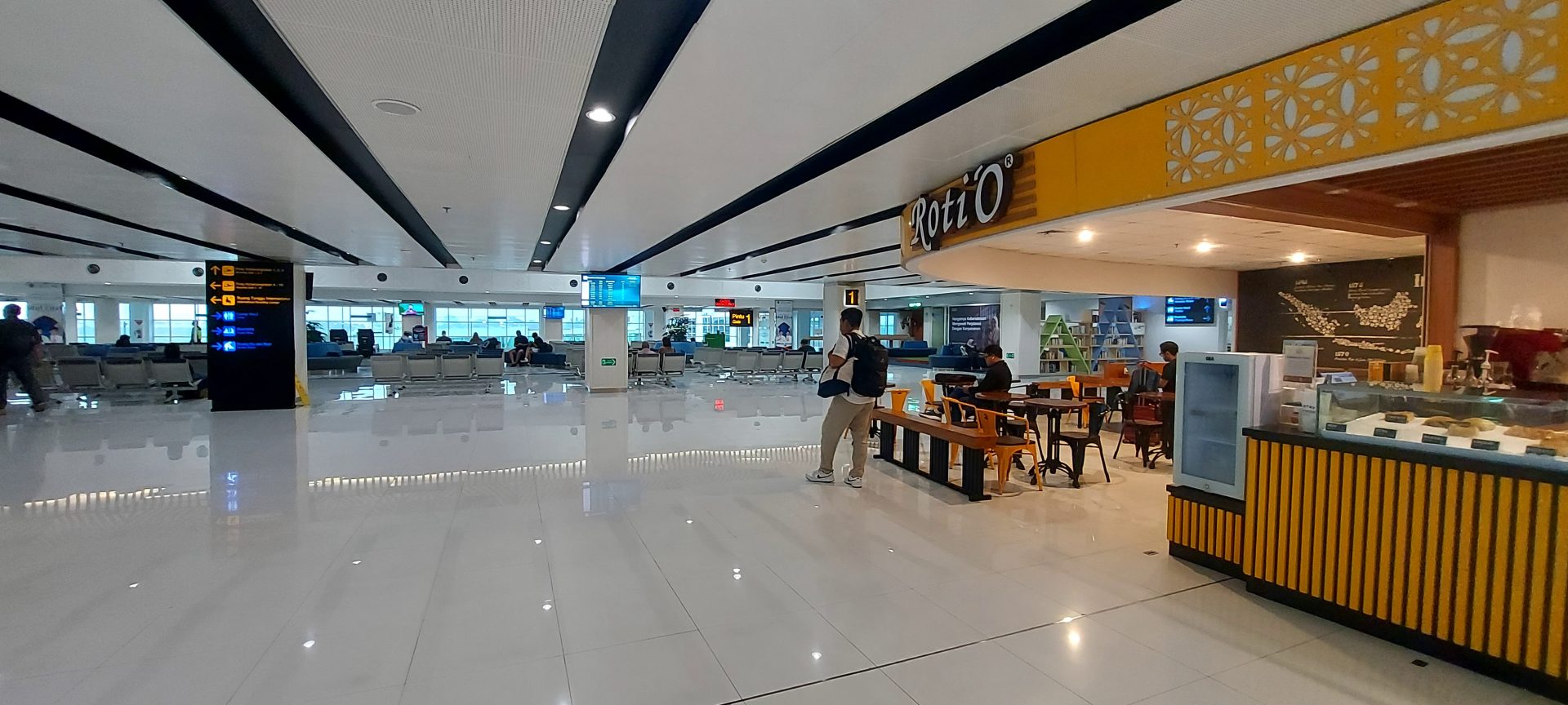 Adisoemarmo International Airport — Gallery