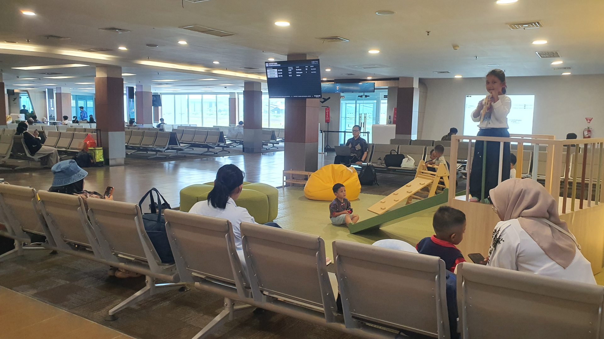 Bandara Husein Sastranegara — Galeri