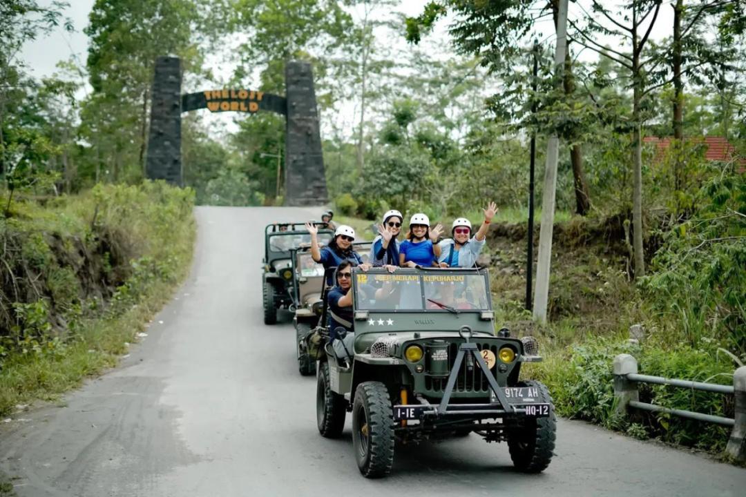 Tur Lava Singkat dengan Jeep