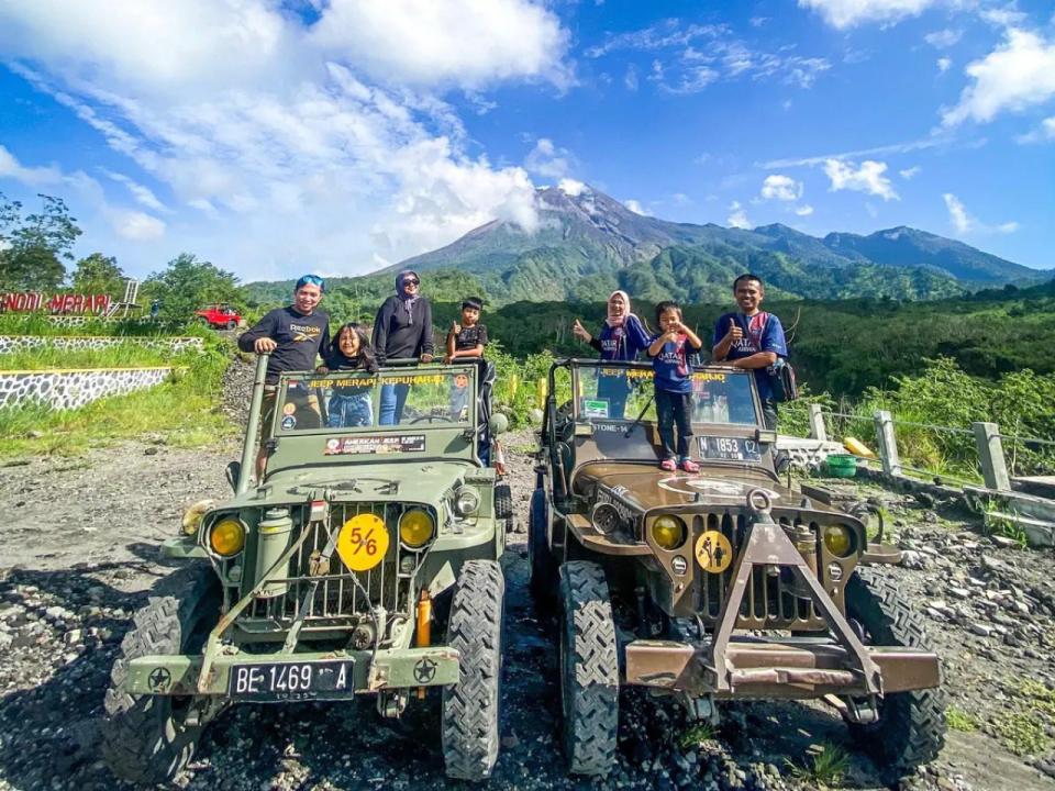 Tur Lava Merapi dengan Jeep Medium
